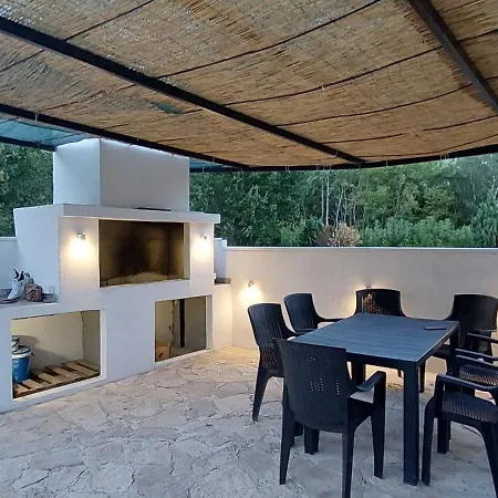Apartament House *